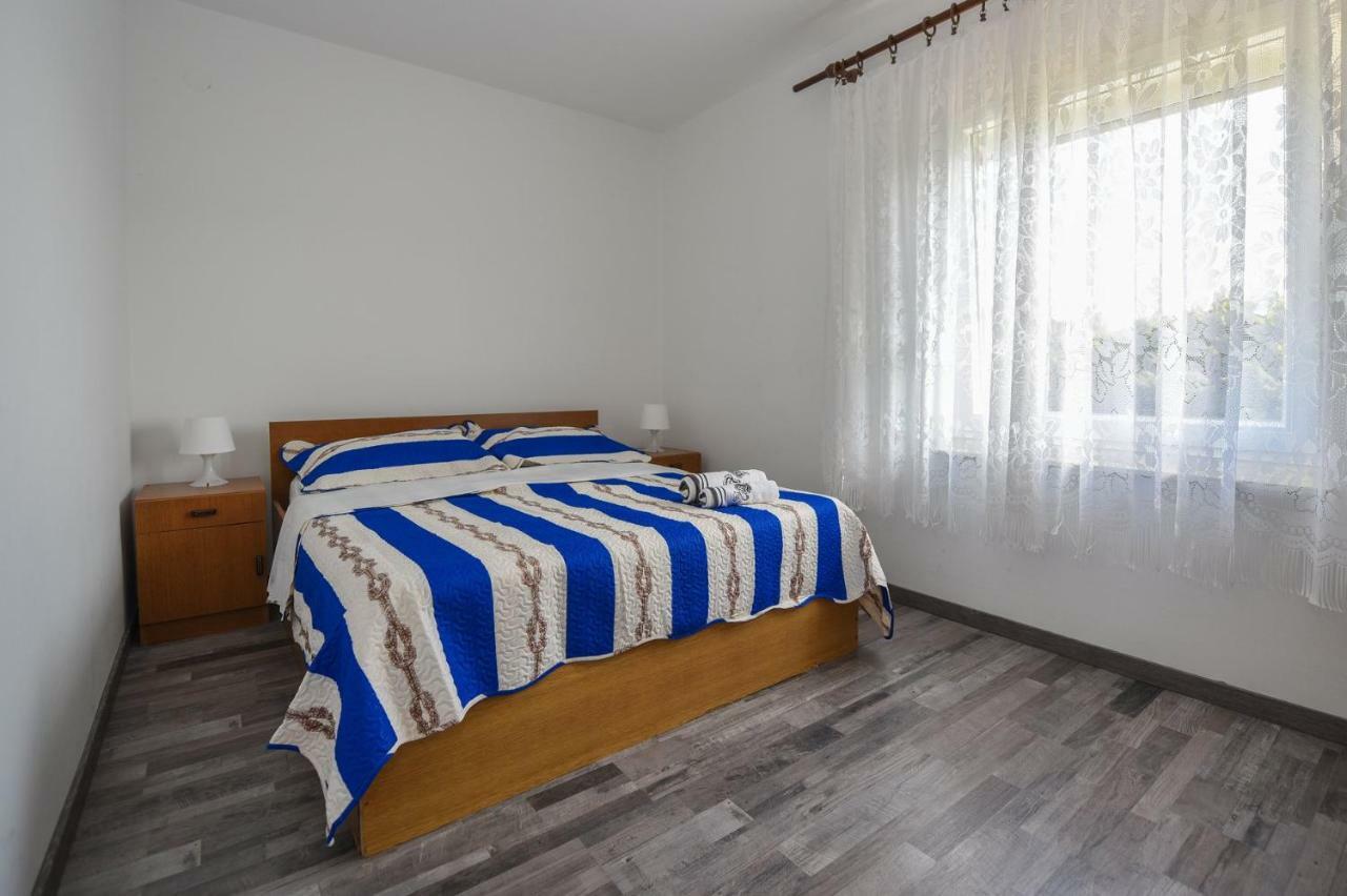 Val Apartmani, Stara Novalja Exterior photo