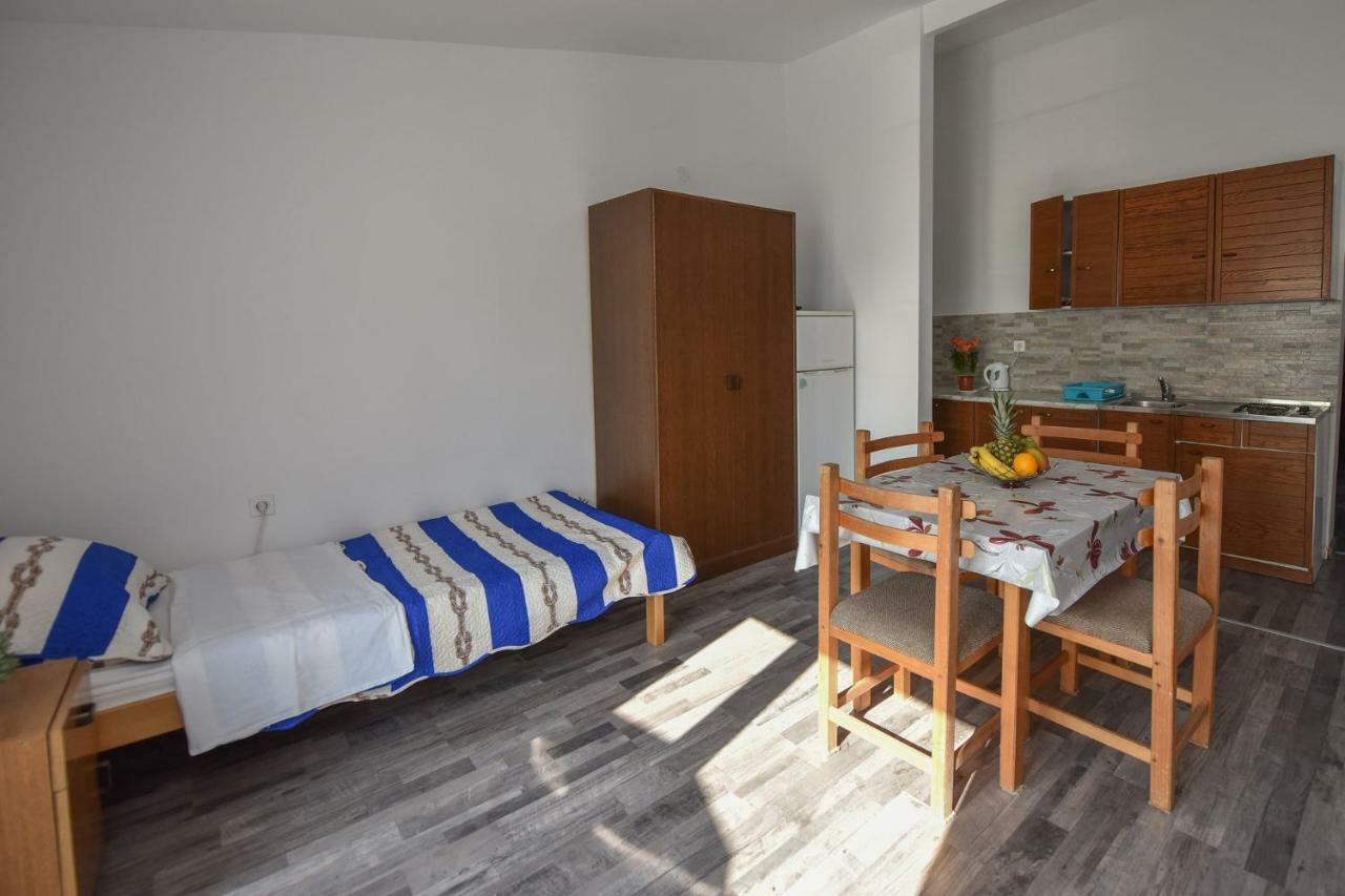 Val Apartmani, Stara Novalja Exterior photo